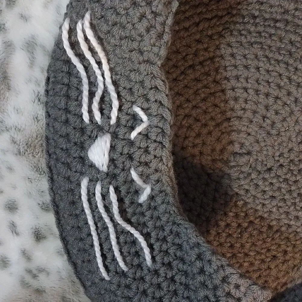 Handmade Kitty Cat Napping Bed - Picture 3 of 4